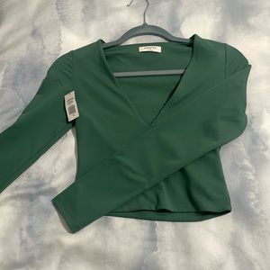 Aritzia - Babaton Long sleeve contour vneck